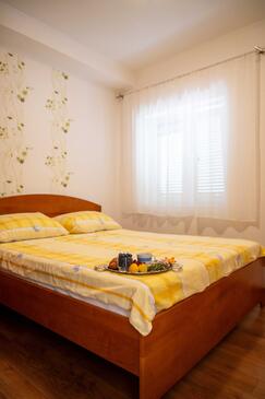 Lägenheter med parkering Vodice - 22290