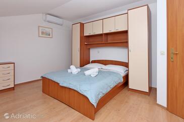 Ház gyermekes családok részére a tenger mellett Barbat, Rab - 22294