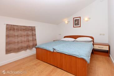 Ház gyermekes családok részére a tenger mellett Barbat, Rab - 22294