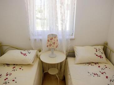 Family-friendly apartments with swimming pool Ražanac, Zadar - 22306