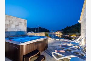 Seaside apartments with a swimming pool Pomena, Mljet - 22317