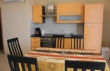 Apartmanok családok részére medencével Barbat, Rab - 22358