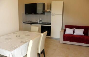 Family-friendly apartments with swimming pool Barbat, Rab - 22358
