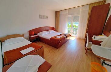 Familienferienwohnungen am Meer Barbat, Rab - 22360