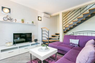 Nappali Podstrana, Nappali szállásegység típusa apartment, légkondicionálás elérhető és WiFi .