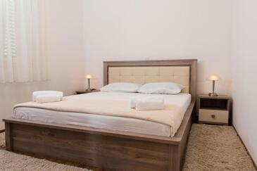 Ferienwohnungen mit Parkplatz Kastel Novi, Kastela - 22378