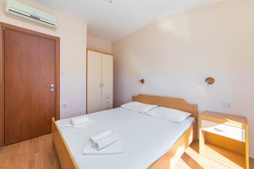 Apartments by the sea Tučepi, Makarska - 22384