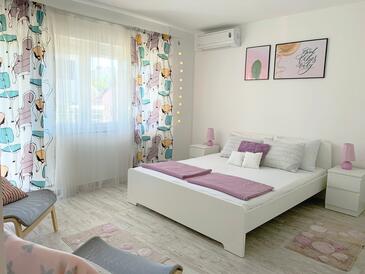 Leiligheter med parkering Krk - 22395