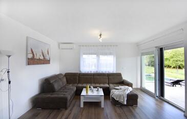 Buroli, Sala de estar en alojamiento de tipo house, aire acondicionado disponible y WiFi.