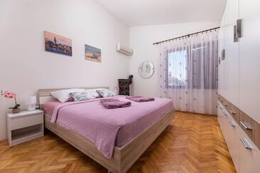 Apartmanok parkolóhellyel Pinezici, Krk - 22403