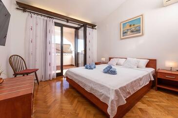 Apartmanok parkolóhellyel Pinezici, Krk - 22403