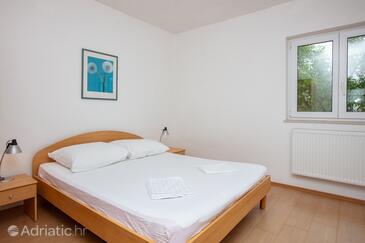 Lägenheter med parkering Murter - 22405