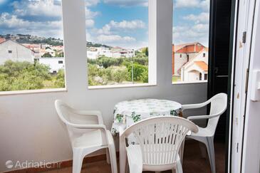 Leiligheter med parkering Murter - 22405