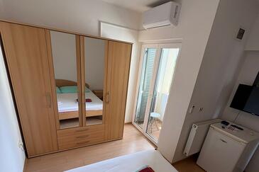 Apartments and rooms with parking space Murter - 22405