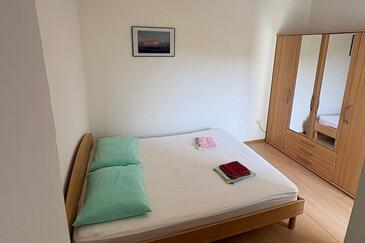 Apartments and rooms with parking space Murter - 22405