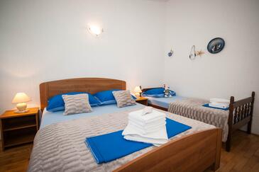 Ferienwohnungen mit Parkplatz Baska, Krk - 22414