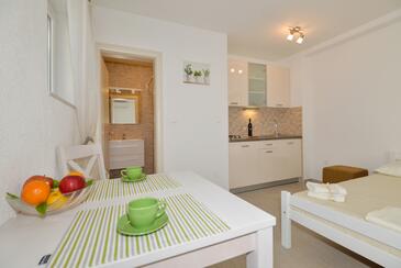 Makarska, Eetkamer in accommodatietype studio-apartment, WiFi.