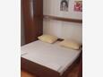 Makarska, Dormitorio en alojamiento de tipo room, aire acondicionado disponible y WiFi.