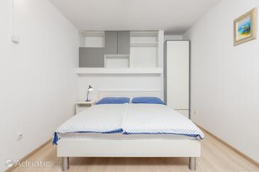 Apartments with WiFi Rovinj - 2243