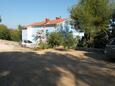 Čižići, Krk, Parkolóhely 22430 - Apartmanok a tenger közelében kavicsos stranddal.