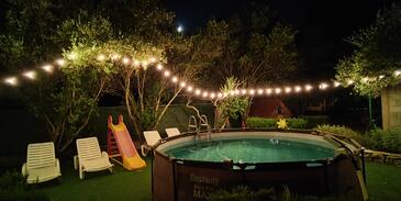 Apartmanok családok részére medencével Jelsa, Hvar - 22432 Adriatic.hr