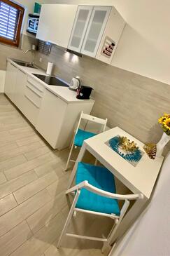 Ist, Eetkamer in accommodatietype studio-apartment, WiFi.