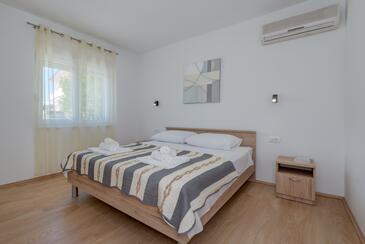 Ferienhaus am Meer Kastel Stafilic, Kastela - 22438