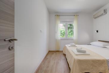 Ferienhaus am Meer Kastel Stafilic, Kastela - 22438