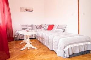 2-Zimmer-Ferienwohnung Kastel Kambelovac, Kastela (A-22444-a)