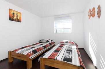 Apartmanok parkolóhellyel Vantacici, Krk - 22447