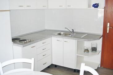 Rooms with a parking space Rovinj - 2245