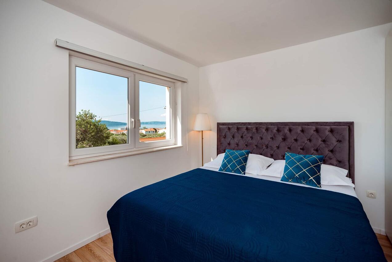 Appartamenti con parcheggio Kastel Sucurac, Castelli - Kaštela - 22451