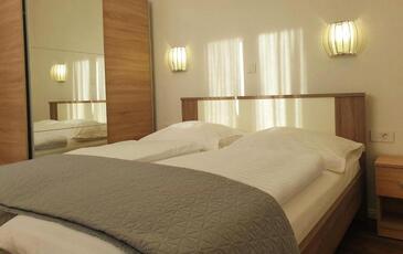 Apartamenty z basenem dla rodzin z dziećmi Sibenik - 22457