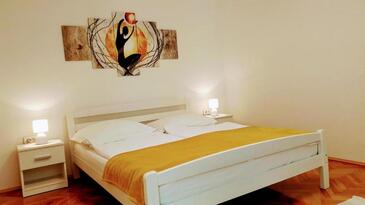 Apartmaji z bazenom za družine z otroci Šibenik - 22457