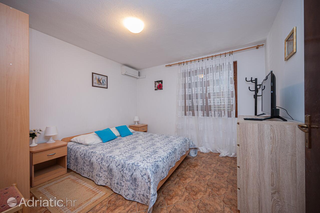 Ferienwohnungen mit Parkplatz Pakostane, Biograd - 22462
