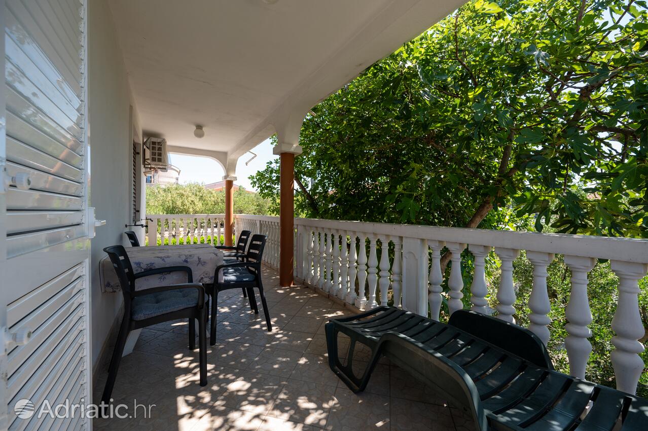 Ferienwohnungen mit Parkplatz Pakostane, Biograd - 22462