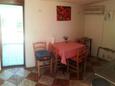 Pakoštane, Sufragerie în unitate de cazare tip apartment, aer condiționat disponibil, animale de companie sunt acceptate şi WiFi.