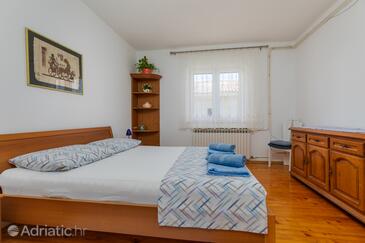 Apartments by the sea Brist, Makarska - 22463