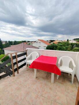 Apartmaji s parkingom Rab - 22497