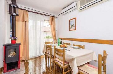 Ferienwohnungen mit Parkplatz Barbat, Rab - 22498