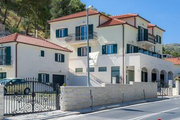 Overnatting Hvar, Hvar, Overnatting 22502 - Leiligheter med en rullesteinstrand.