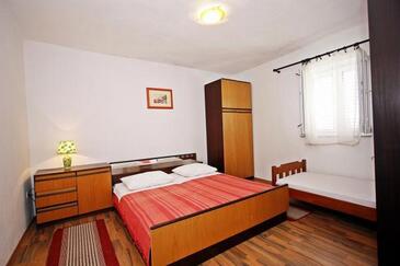 Ferienwohnungen mit Parkplatz Supetar, Brac - 22504