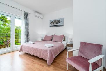 Nyaralóház a tenger mellett Razanj, Rogoznica - 22513