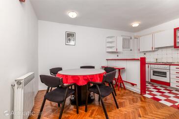 Apartments with parking space Pula - 2252