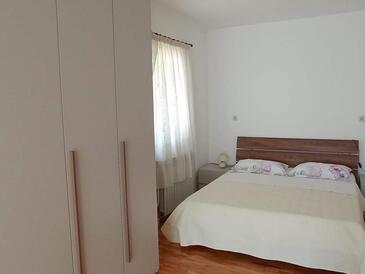 Apartments with parking space Rovinj - 22527