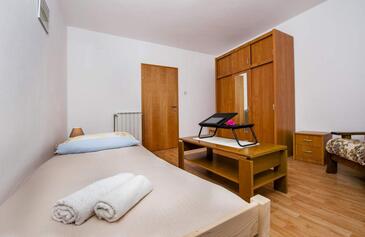 Apartments with parking space Rovinj - 22528