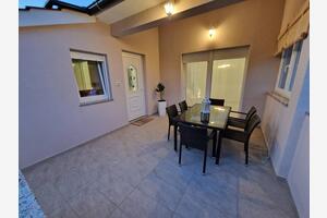 3-Zimmer-Ferienwohnung Mundanije 3-Zimmer-Ferienwohnung Mundanije, Rab (A-22552-a)