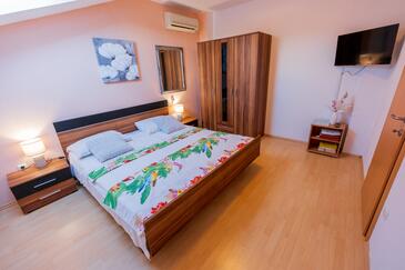 Apartmaji s parkingom Vodice - 22557