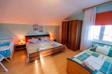 Apartmani s parkingom Vodice - 22557