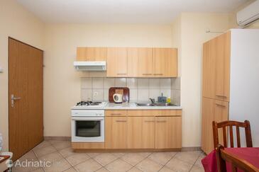 Apartments with parking space Pirovac, Šibenik - 22567